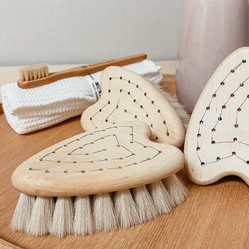 Iris Hantverk Baby Brush Heart